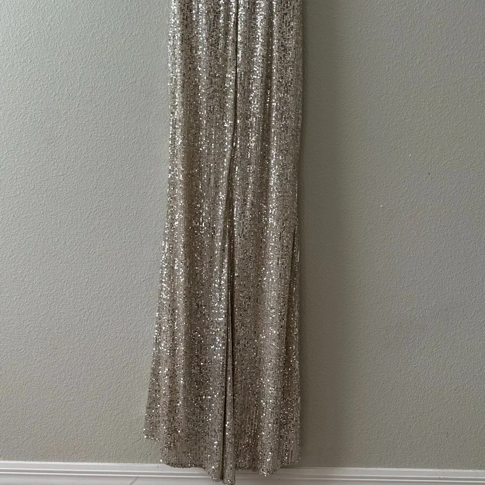 David's Bridal Exclusive- Allover Sequin Pleated V-Neck Gown with Slit Size 6 - Picture 6 of 11